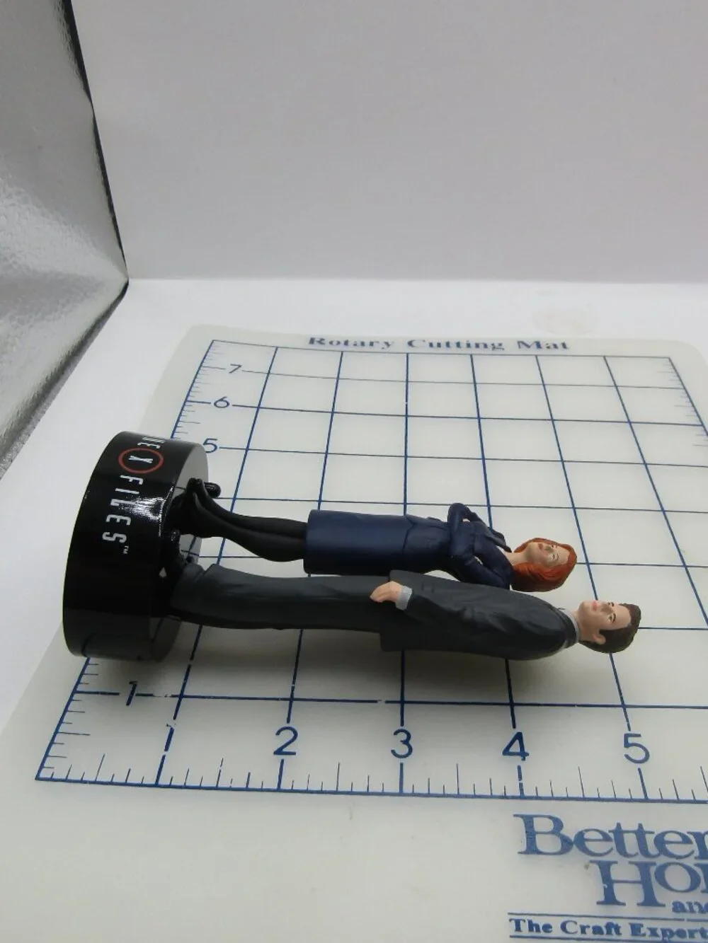 Hallmark 2017 X Files Skully and Mulder Ornament